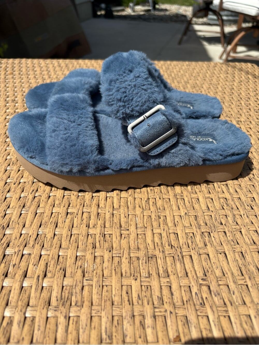 Women’s Koolaburra by UGG Blue Fuzzy Slide Sandals with Buckle- size 6